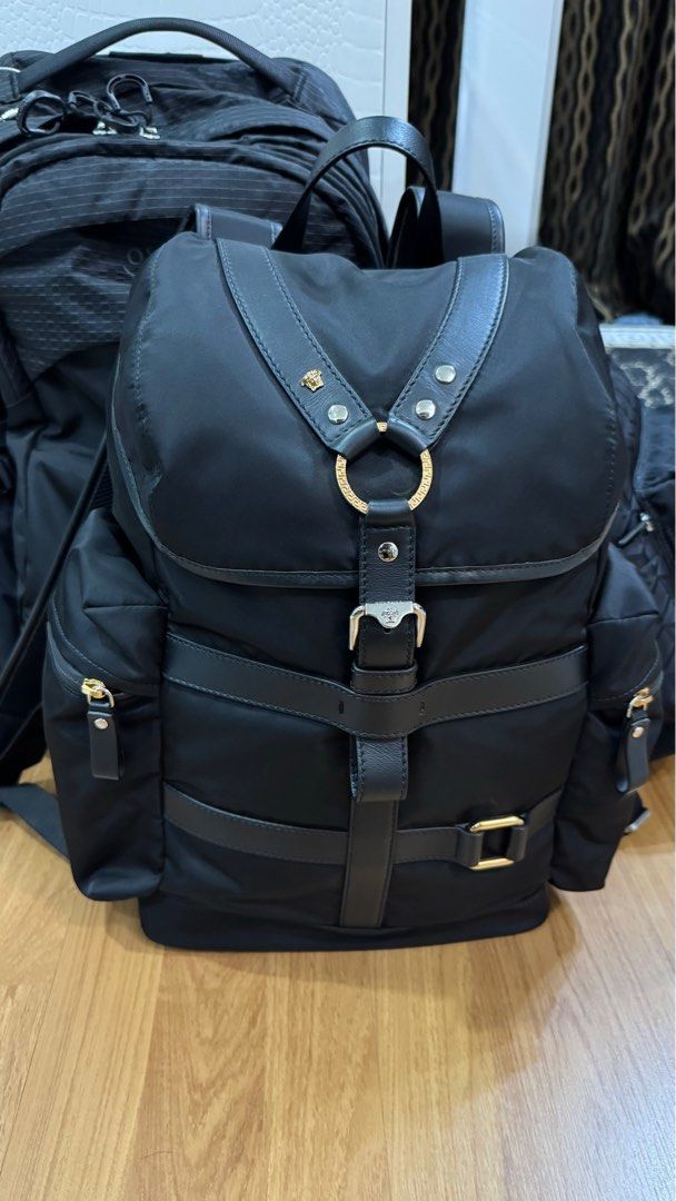 Versace Backpack (Category: Bags & Wallets) located in Shah Alam. Submitted by obeep (Listing ID 1389840290, Image 1). Description: 💯 Versace Bqckpack ♨️ Light weight water repellent nylon and premium leather 💎 Premium quality - Made in Italy ✅ NFC Tag 💝 Preloved item to clear the wardrobe 🏆 Buy 2 or more item will get additional 10% discount.