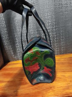 (Category: ) located in . Submitted by queenlyne_vintage_rare_finds (Listing ID 1389782275, Image 1). Description: .