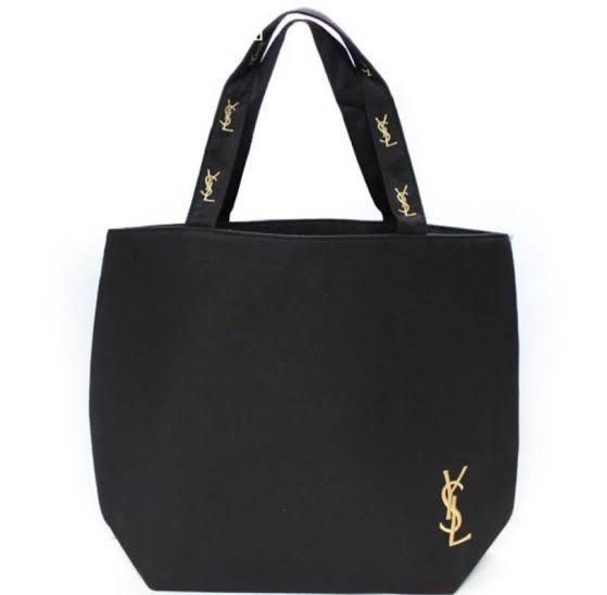 YSl Tote Bag (Category: Luxury Bags & Wallets) located in Cabadbaran. Submitted by dfgthriftology (Listing ID 1389823099, Image 1). Description: .