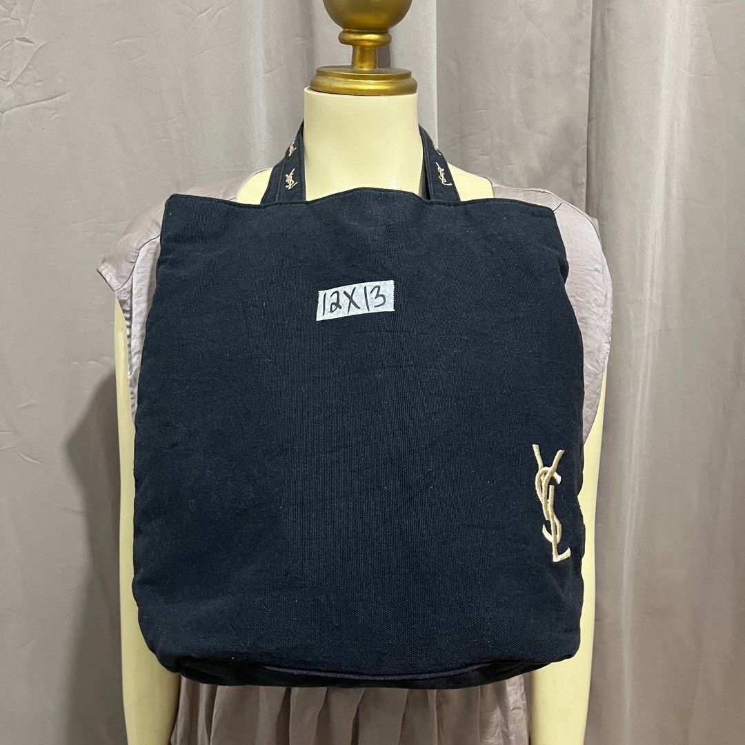 YSl Tote Bag (Category: Luxury Bags & Wallets) located in Cabadbaran. Submitted by dfgthriftology (Listing ID 1389823099, Image 2). Description: .
