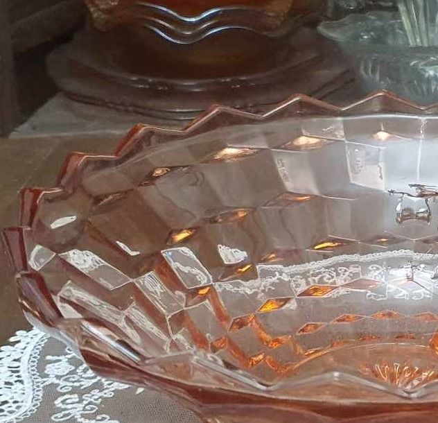 1930s Depression Glass Serving Bowl in Windsor Pattern (Category: Dinnerware & Cutlery) located in Pasig City. Submitted by fine.finds (Listing ID 1389933141, Image 3). Description: This radiant Windsor Depression Glass serving bowl - featuring the iconic “Diamond” pattern by Jeannette Glass. Boasts artful geometry and a soft blush‑pink glow that transforms ordinary tables into heirloom displays. Its scalloped rim, footed base and subtle starburs