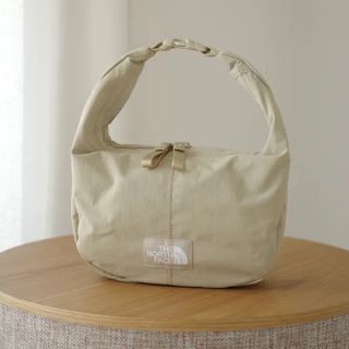 （分類：）位於 。 由 peeeeeeeepe 提交（商品編號 1389960932，圖片 1）。簡介： 。