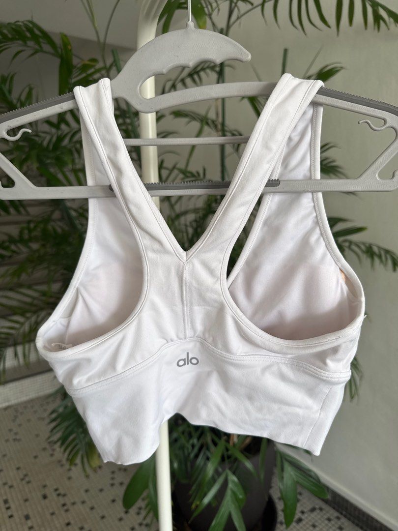 Alo Yoga White Gathered Front Sports Bra (Category: Activewear) located in Singapore. Submitted by vanana129 (Listing ID 1389911535, Image 2). Description: - Alo Yoga sports bra - White color - Gathered front - Supportive racerback - Excellent condition - Minimal signs of wear - Ideal for yoga, pilates, and workouts.
