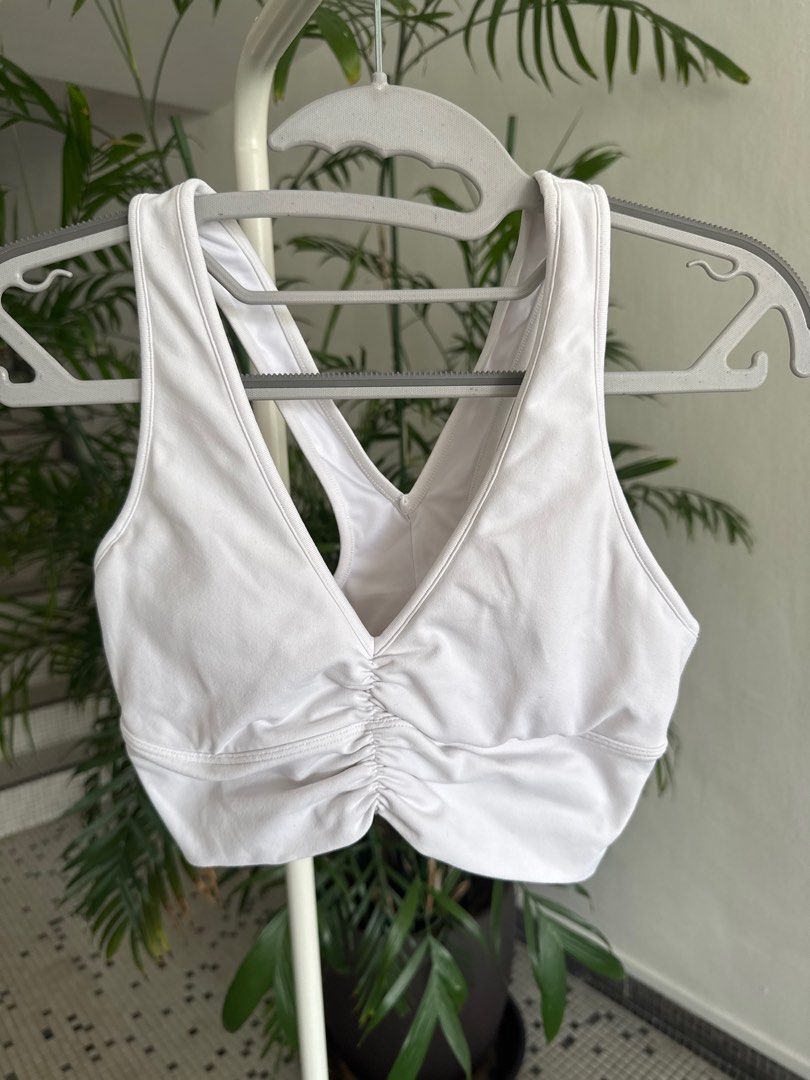 Alo Yoga White Gathered Front Sports Bra (Category: Activewear) located in Singapore. Submitted by vanana129 (Listing ID 1389911535, Image 1). Description: - Alo Yoga sports bra - White color - Gathered front - Supportive racerback - Excellent condition - Minimal signs of wear - Ideal for yoga, pilates, and workouts.