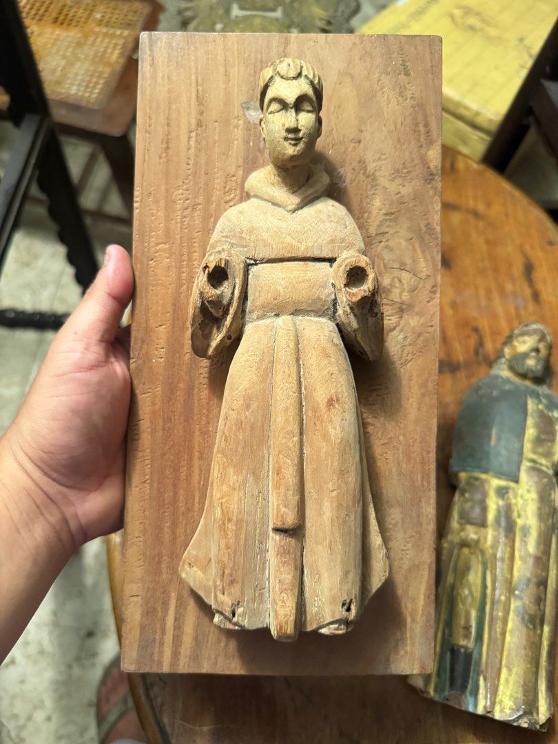 Antique Santo (Category: Religious Items) located in Manila. Submitted by sinaunang_gamit (Listing ID 1389972690, Image 3). Description: Antique Santo left - 4k Right - 6.5k.