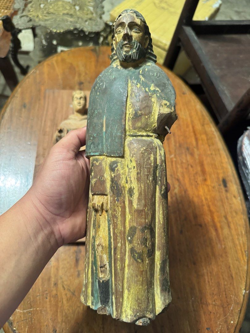 Antique Santo (Category: Religious Items) located in Manila. Submitted by sinaunang_gamit (Listing ID 1389972690, Image 2). Description: Antique Santo left - 4k Right - 6.5k.