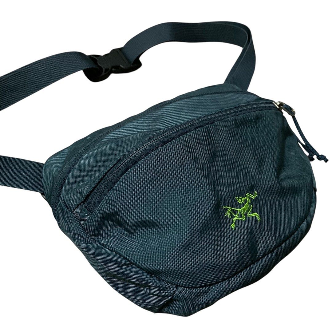 Arc’teryx Maka 2 Sling Bag (Category: Sling Bags) located in Muntinlupa City. Submitted by rtyfck (Listing ID 1389887010, Image 3). Description: Arcteryx Maka 2 Sling Bag •WIDTH : 9 •LENGTH : 7 •SIZE : OS •ISSUE : minimal sign of usage •OVERALL CONDITION : 8.5/10.