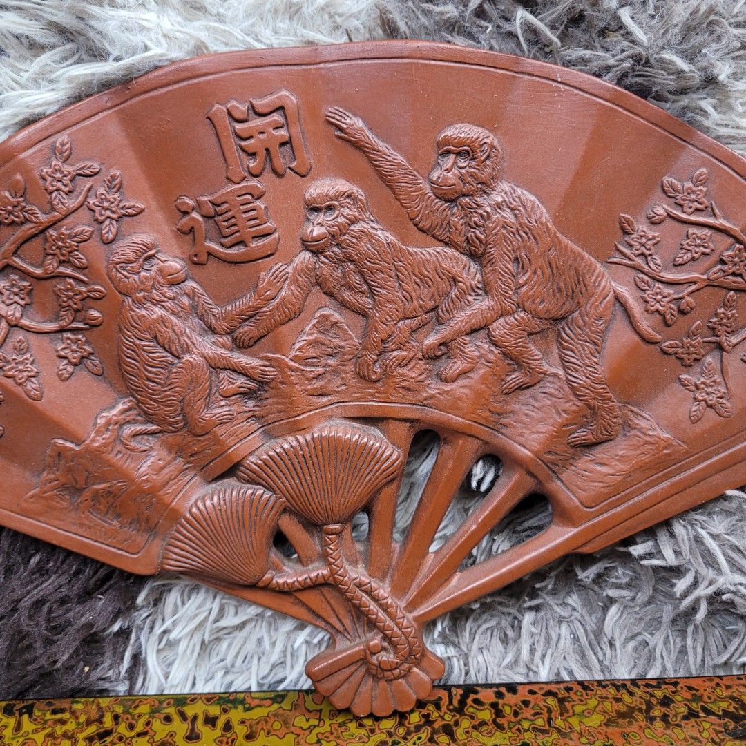 Around 1 kilo ceramic pottery hanging decorative wall fan! (Category: Wall Decor) located in Pasig City. Submitted by hoa_japan_surplus_32023 (Listing ID 1389859659, Image 2). Description: 🟢𝐁𝐈𝐆🟢 17"x10" approx. 🗣Note: It has a hook at the back, so it can be hung on the wall! ❌️NON-COD ✅️ PAYMENT FIRST POLICY ✅️ FIRST TO PAY _____________________________________________ ‼️SHIPPING OPTION‼️ 📌Flash Express, J&T, Gogo Express, Lalamove or Pers