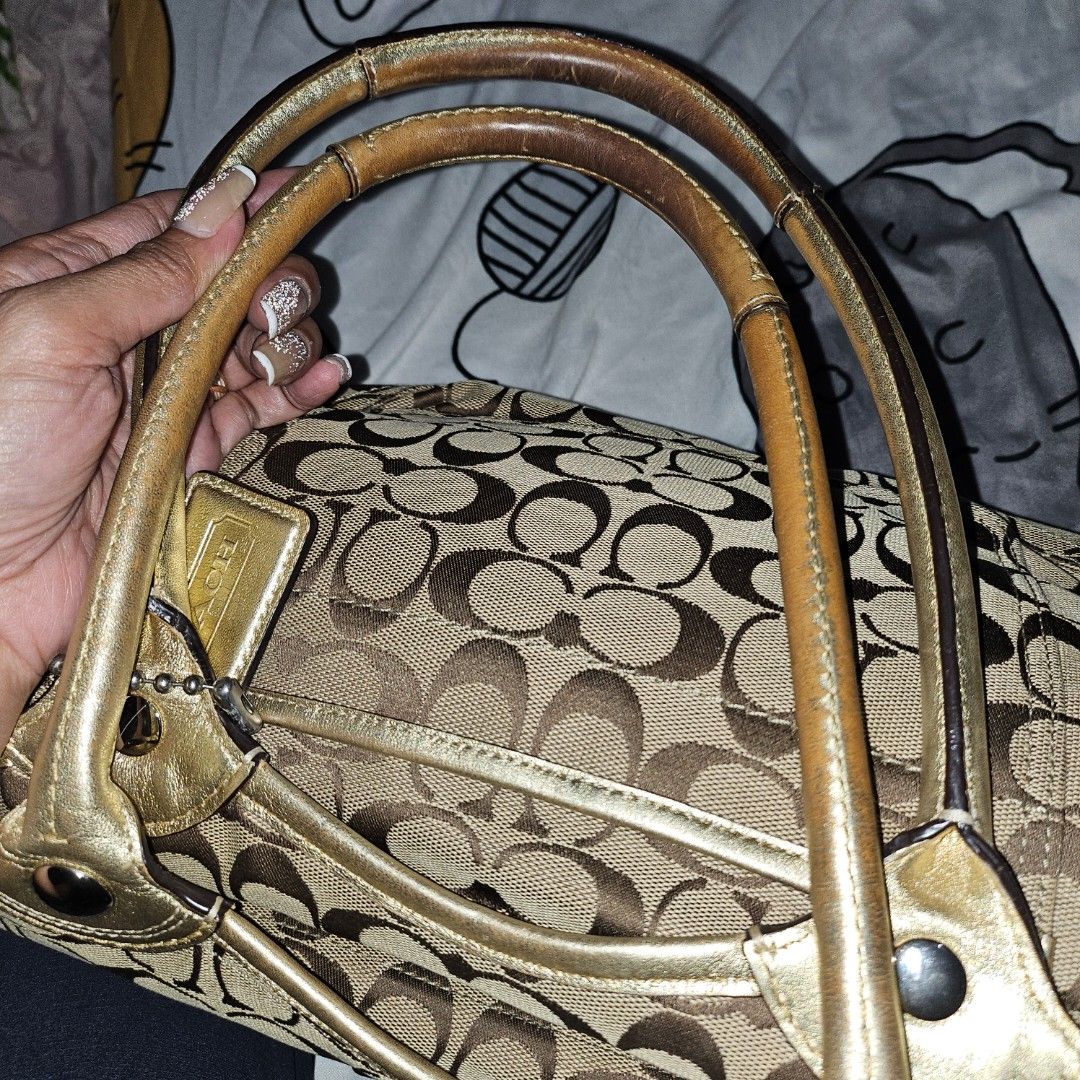 Authentic Coach Vintage (Category: Luxury Bags & Wallets) located in Manila. Submitted by signaturethreadsboutique (Listing ID 1390001065, Image 2). Description: .