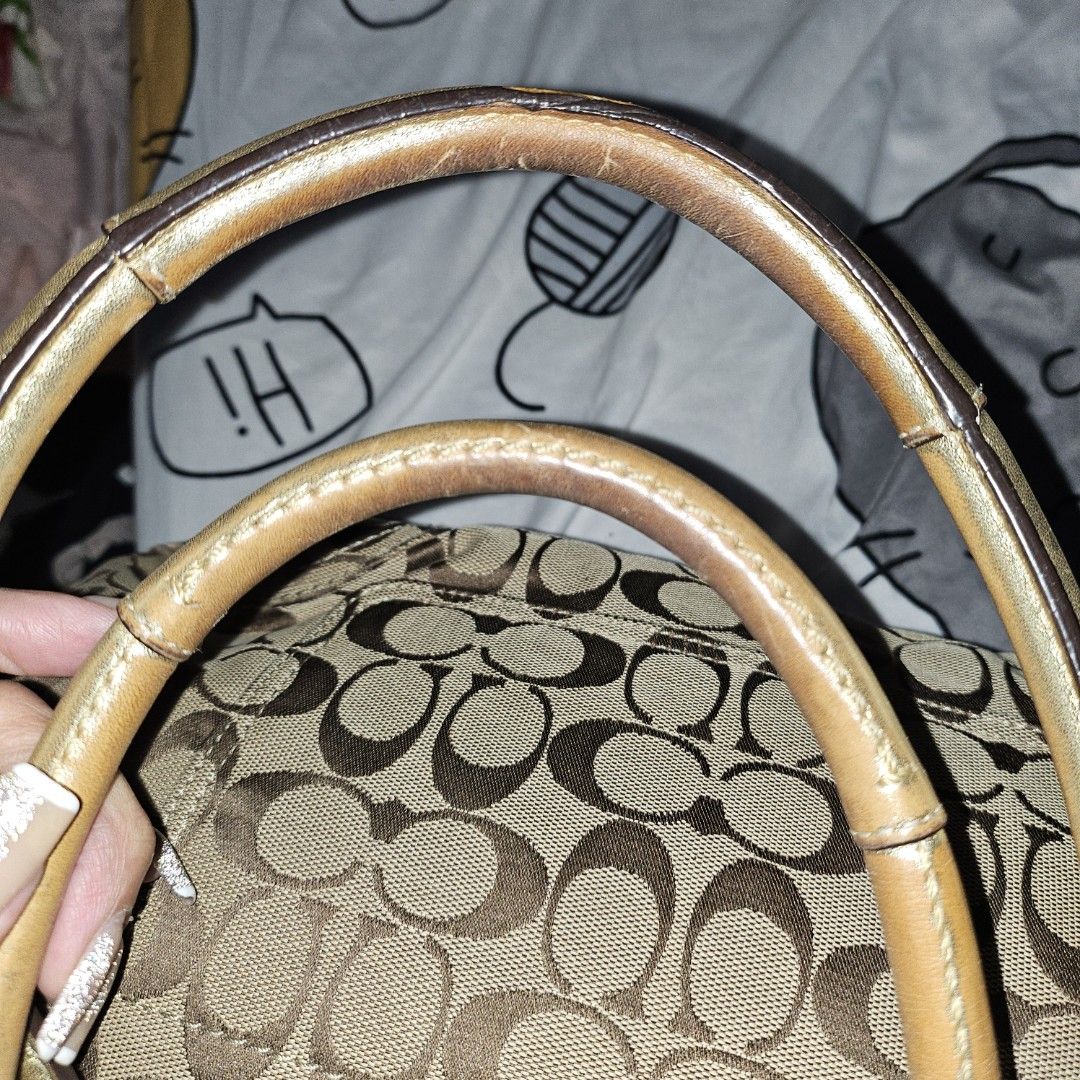 Authentic Coach Vintage (Category: Luxury Bags & Wallets) located in Manila. Submitted by signaturethreadsboutique (Listing ID 1390001065, Image 3). Description: .
