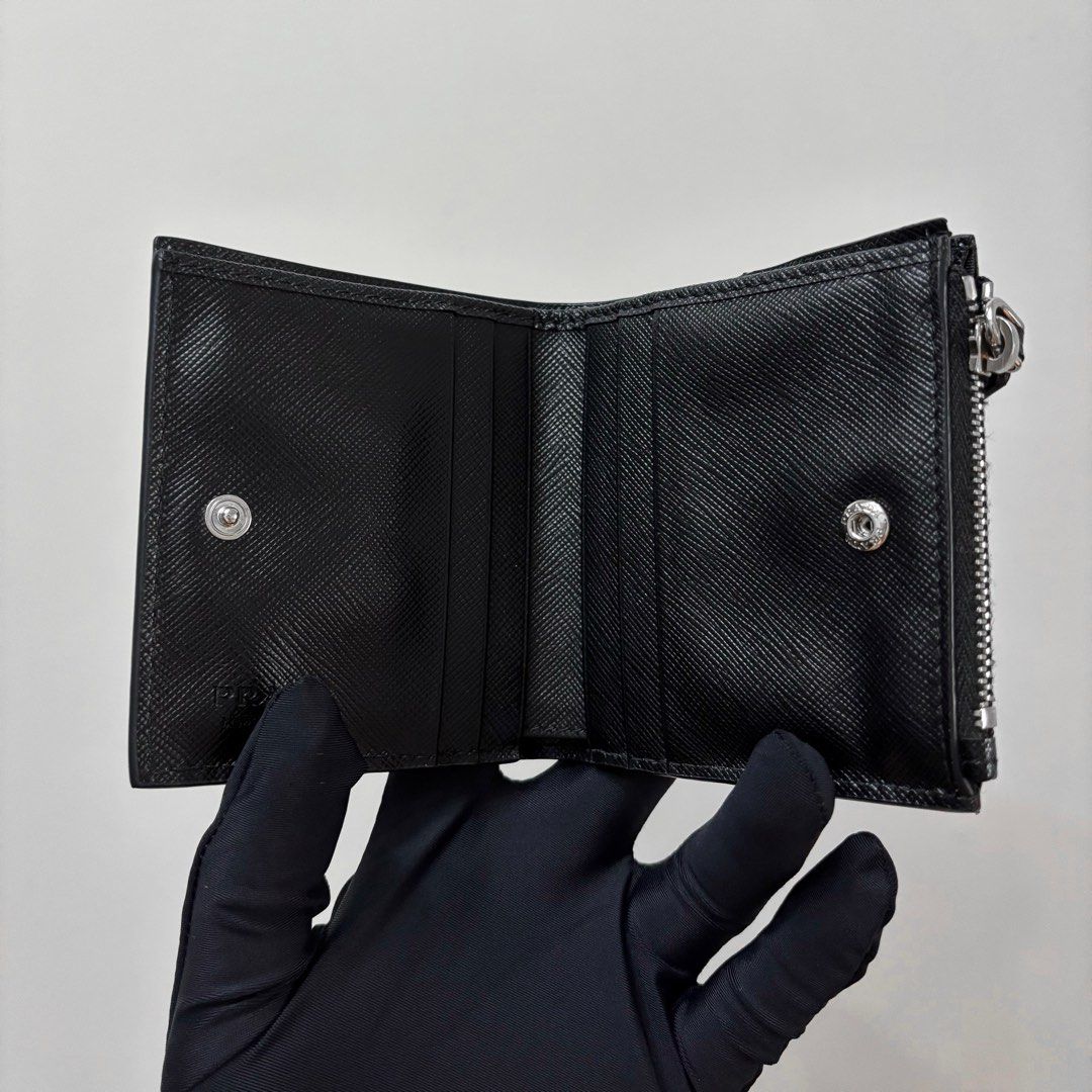 Authentic Prada Small Saffiano Leather Wallet (Category: Luxury Bags & Wallets) located in Taguig. Submitted by slggg (Listing ID 1389898850, Image 3). Description: Never been used Prada Small Saffiano Leather Wallet. ✔Microchipped ✔Can be checked using NFC tools Includes: - Authenticity Card - Dust bag - Felt Paper - Box & Ribbon - Paper bag Meet up: Taguig/BGC area.
