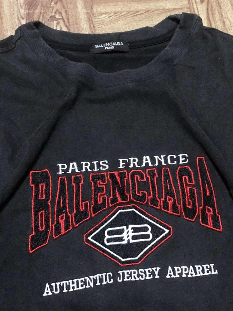 Balenciaga authentic jersey (Category: Tshirts & Polo Shirts ) located in Manila. Submitted by findspaynds (Listing ID 1390014029, Image 3). Description: Balenciaga Authentic Jersey Shirt Width : 22 in Length : 30 in condition : 8.7/10 Complete Tags 1200+shipping fee.