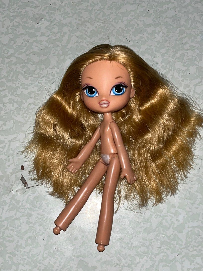 Bratz kidz cloe (Category: Kids Toys) located in San Pedro. Submitted by uboyz123 (Listing ID 1389440551, Image 2). Description: With lip chip.