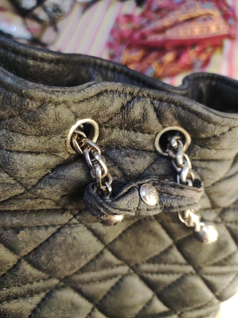 Chanel (Category: Luxury Bags & Wallets) located in Zamboanga. Submitted by Clairey03 (Listing ID 1390031089, Image 3). Description: chanel ins pi red only.