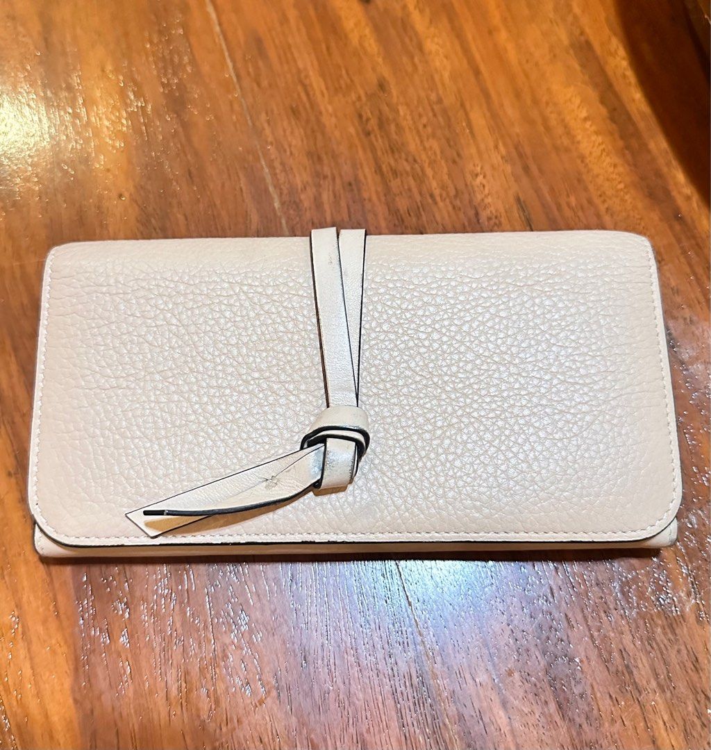 Chloe Wallet (Category: Wallets & Card holders) located in Puerto Princesa. Submitted by rorysroomdeclutter (Listing ID 1390009159, Image 2). Description: Price is nego! Guaranteed Authentic w/ authenticity certificate Chloe Alphabet Wallet with Flap in Grained Leather Lost charm :( Personally bought this in Japan Grained & shiny calfskin Main lining: Lambskin - Snap button closure - 1 main compartment - 1 flat pocket - 1 back outside flat pocket