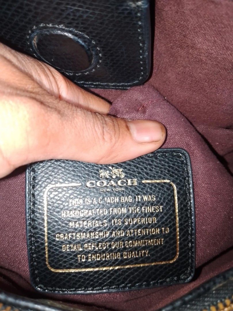 COACH Margot Carry All (Category: Luxury Bags & Wallets) located in Tuguegarao City. Submitted by starzeke (Listing ID 1389925417, Image 3). Description: Pakibasa po‼️ ❤️Dear Buyers💚 Hindi ako makareply sa inyo, nakalimit kasi message sa carousel, nababasa ko lang cia. hanapin nio na lang po sa fb parehong pangalan po nakalagay sa profile pics. Pm nio ako dun and your Tawad☺️ -Starzeke Thriftshop and Japan Anikz.