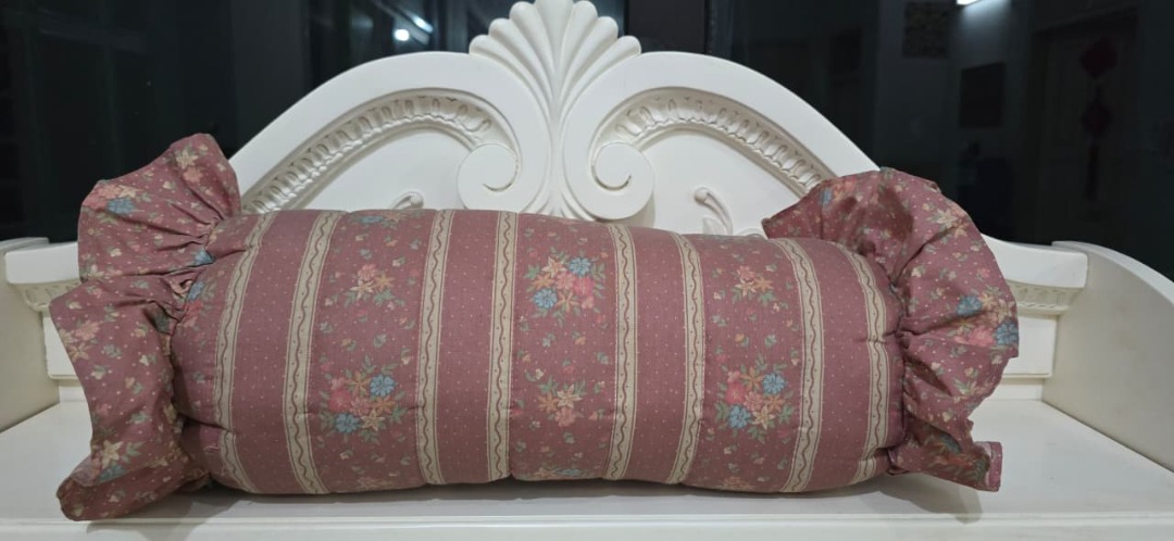 Guling Mini Ukuran 40 cm (Bekas), Perabotan Rumah di Carousell