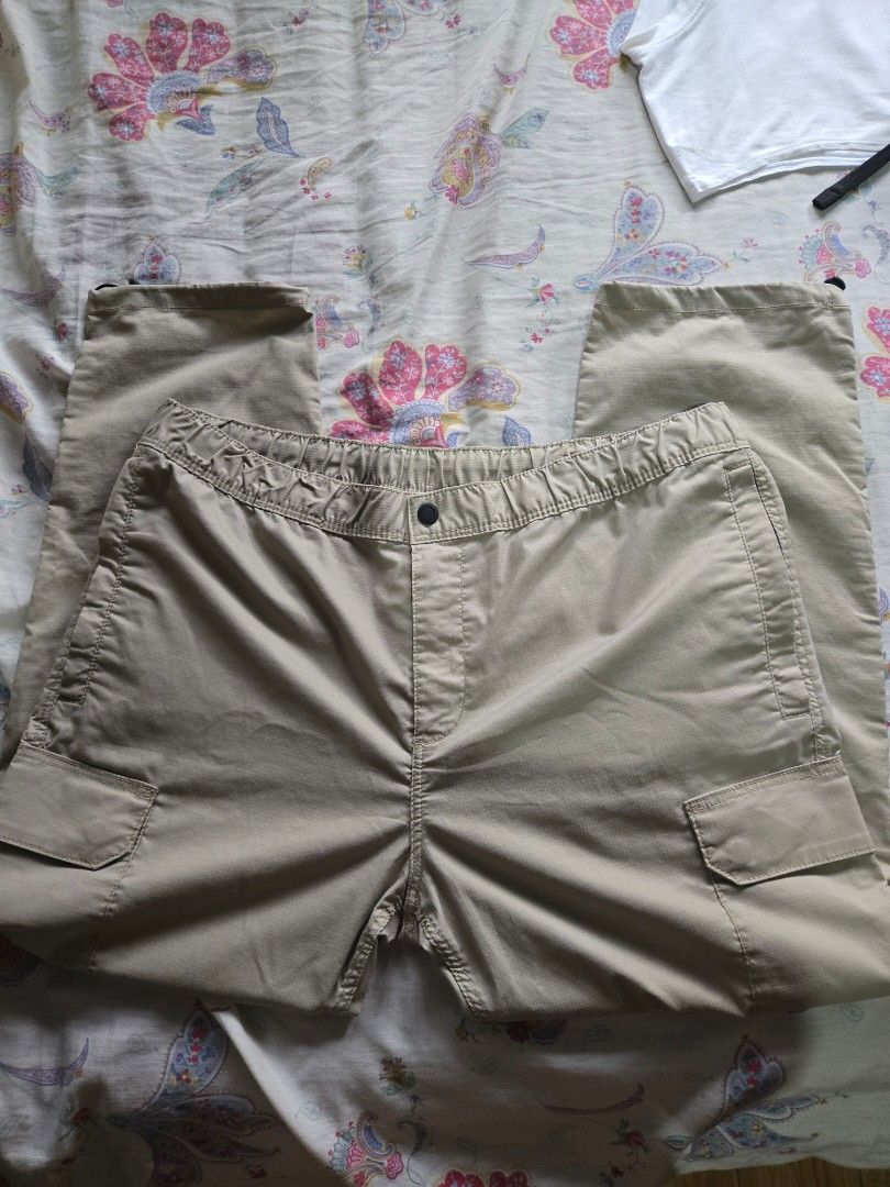 H&M Cargo Pants Khaki (Category: Jeans) located in Manila. Submitted by engrap (Listing ID 1389883677, Image 1). Description: Size XL Like new Size 38 waistline 39 inches length 8 inches leg opening.
