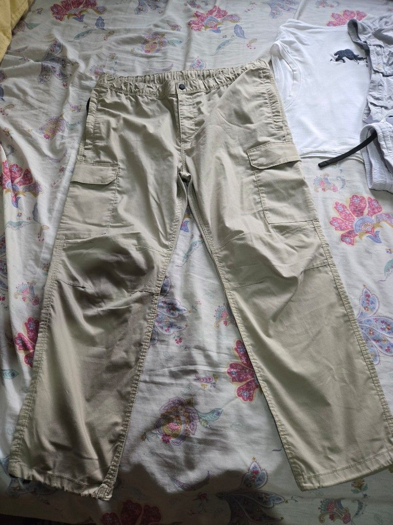 H&M Cargo Pants Khaki (Category: Jeans) located in Manila. Submitted by engrap (Listing ID 1389883677, Image 2). Description: Size XL Like new Size 38 waistline 39 inches length 8 inches leg opening.