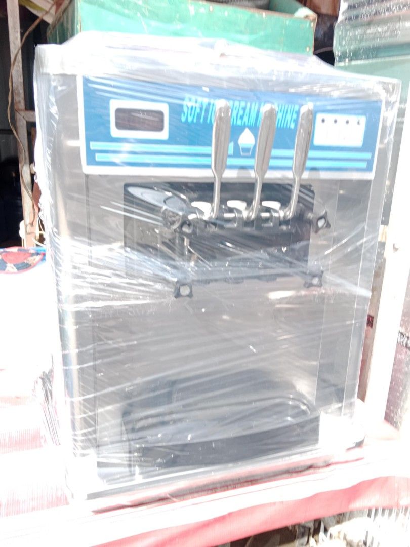 Ice cream Machine (Category: Ice-cream Makers) located in Manila. Submitted by carou51104 (Listing ID 1389880517, Image 3). Description: #PTPA Selling this Restaurant pull out 📌Ice cream Machine *no issue * All is in good condition 📍 Loc. Manila Pm or call interested . 09983041367 Pick up or deliver ..