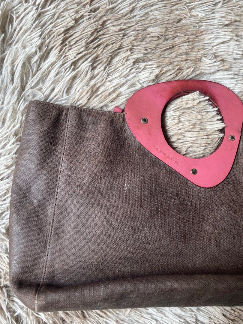 Kate spade vanty 2way (Category: Luxury Bags & Wallets) located in Manila. Submitted by y2karchive (Listing ID 1389918333, Image 2). Description: Good condition Need clean Sign of usage Japan surplus.
