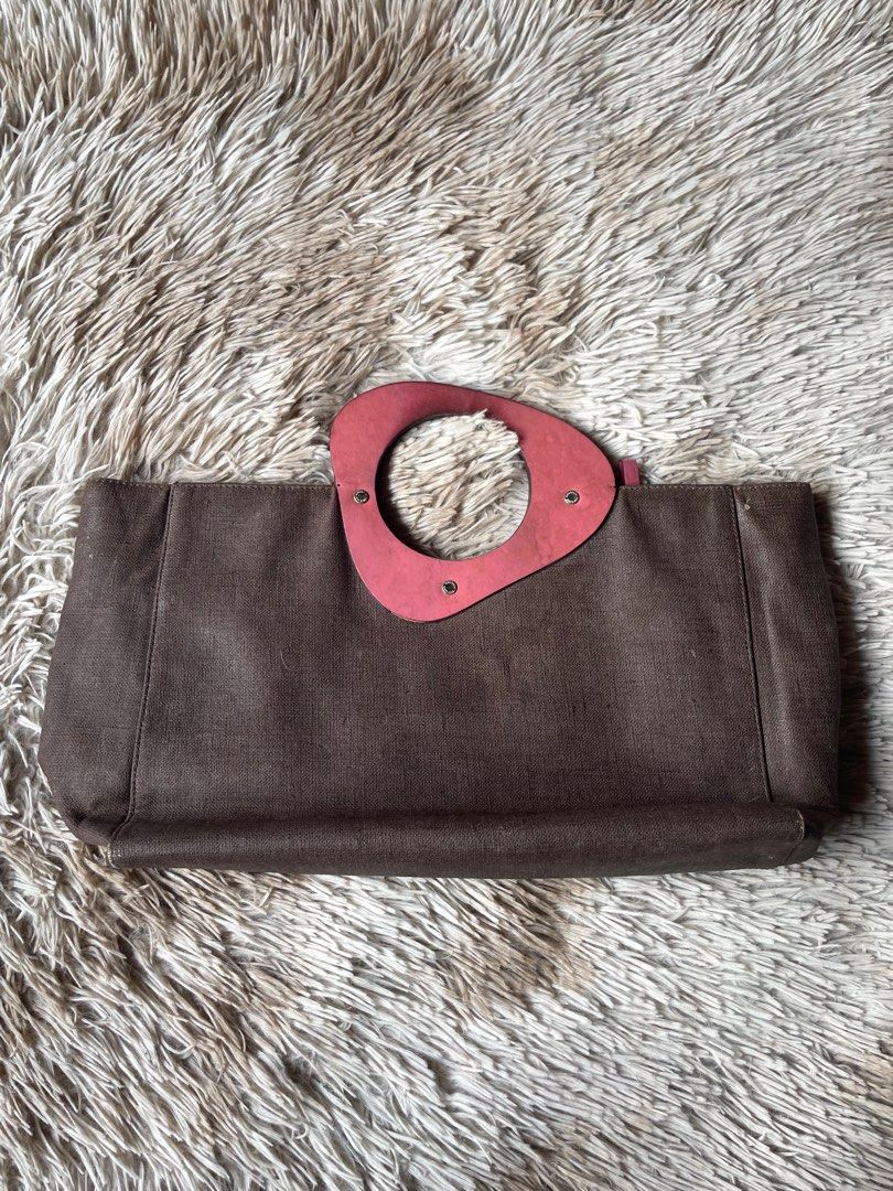 Kate spade vanty 2way (Category: Luxury Bags & Wallets) located in Manila. Submitted by y2karchive (Listing ID 1389918333, Image 3). Description: Good condition Need clean Sign of usage Japan surplus.