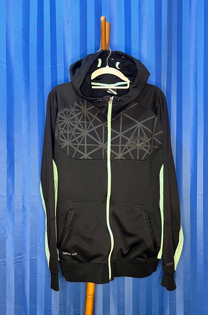Kd elite hoodie zip up (rare) (Category: Coats, Jackets and Outerwear) located in Pasig City. Submitted by perez19 (Listing ID 1389961876, Image 2). Description: Like new Issue kd and swoosh only paint KD HOODIE ZIP UP SIZE LARGE See photos for details 100% legit Can do lalamove and j&t Can do vcall on for assurance of the buyer that im 100% legit seller.