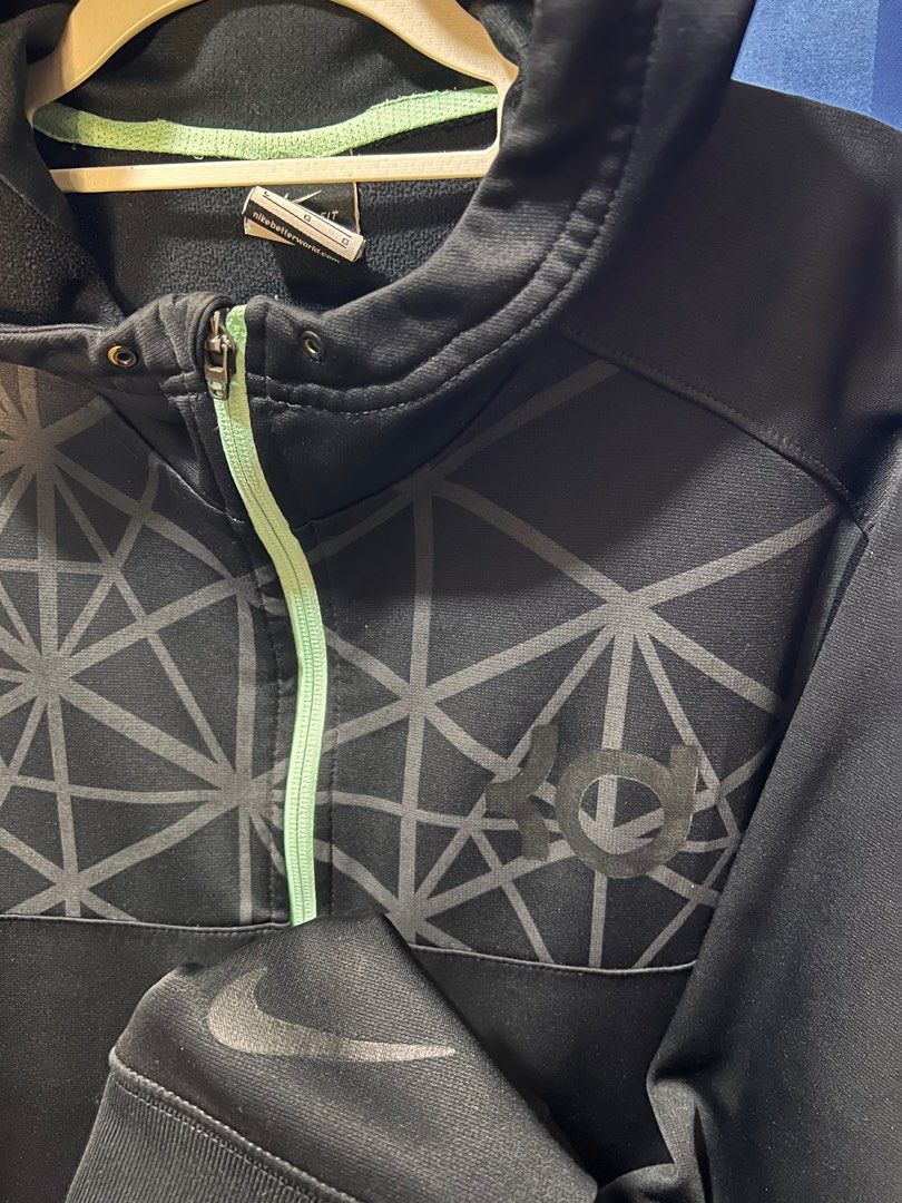 Kd elite hoodie zip up (rare) (Category: Coats, Jackets and Outerwear) located in Pasig City. Submitted by perez19 (Listing ID 1389961876, Image 3). Description: Like new Issue kd and swoosh only paint KD HOODIE ZIP UP SIZE LARGE See photos for details 100% legit Can do lalamove and j&t Can do vcall on for assurance of the buyer that im 100% legit seller.