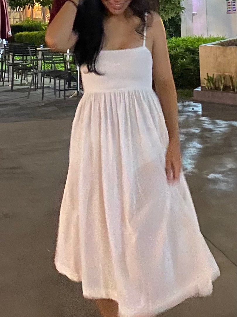Linen Dress (free sf) (Category: Dresses) located in Cebu City. Submitted by arteriosclerosis (Listing ID 1390013929, Image 3). Description: -free sf if via jnt only!! -super nice thick material -fits nicely sa body huhu -worn only once -xs-m -kinda yellowish coz na stuck lang sa closet and needs washing lang but rest assured washable sha -fixed price rfs: decluttering.