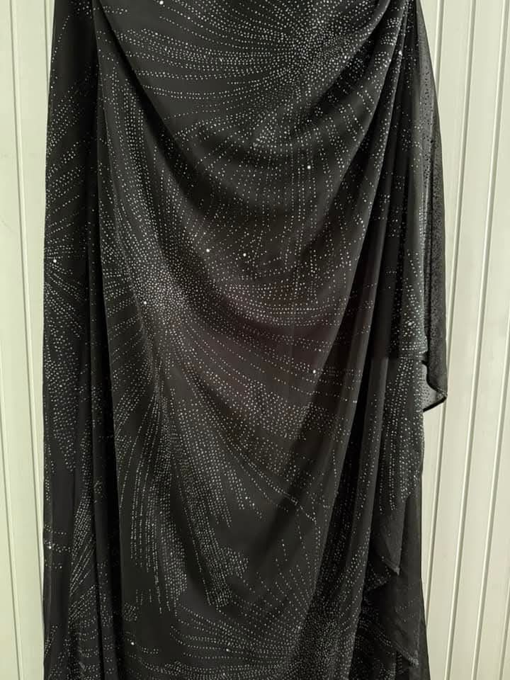 Long Dress + White Shawl (Category: Dresses) located in Mandaluyong City. Submitted by aj.declutter (Listing ID 1390030488, Image 3). Description: Only used once 😊 Loc: Gateway Garden Heights, Mandaluyong.