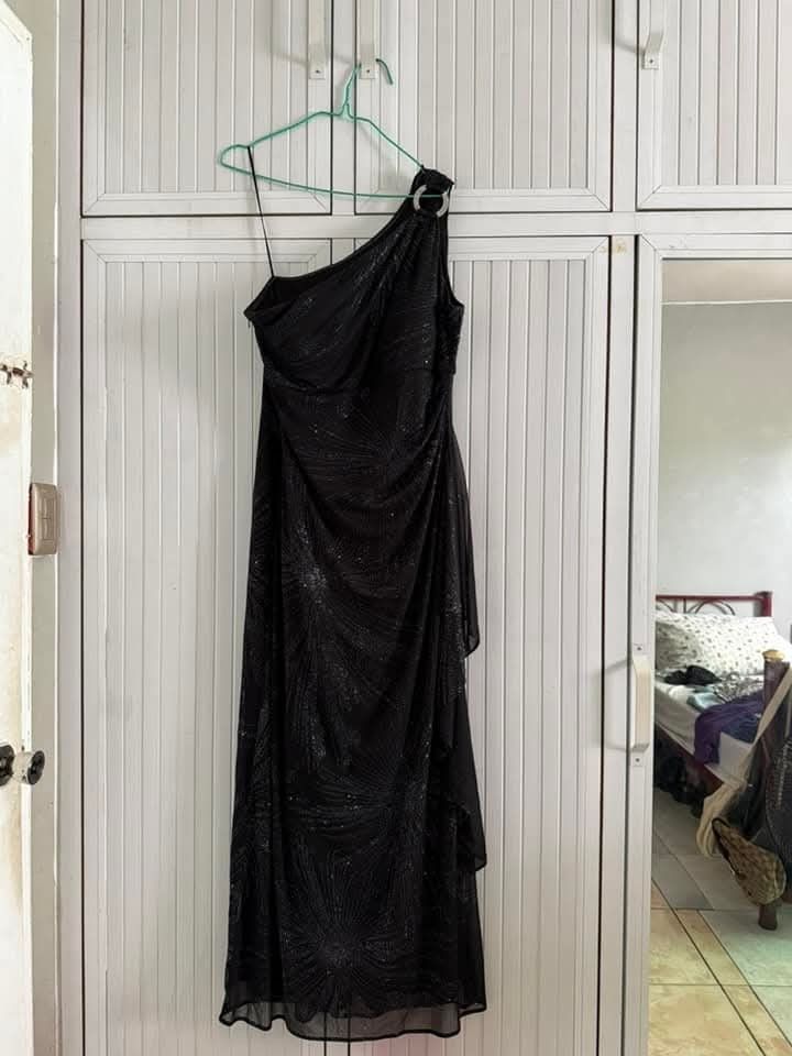 Long Dress + White Shawl (Category: Dresses) located in Mandaluyong City. Submitted by aj.declutter (Listing ID 1390030488, Image 1). Description: Only used once 😊 Loc: Gateway Garden Heights, Mandaluyong.