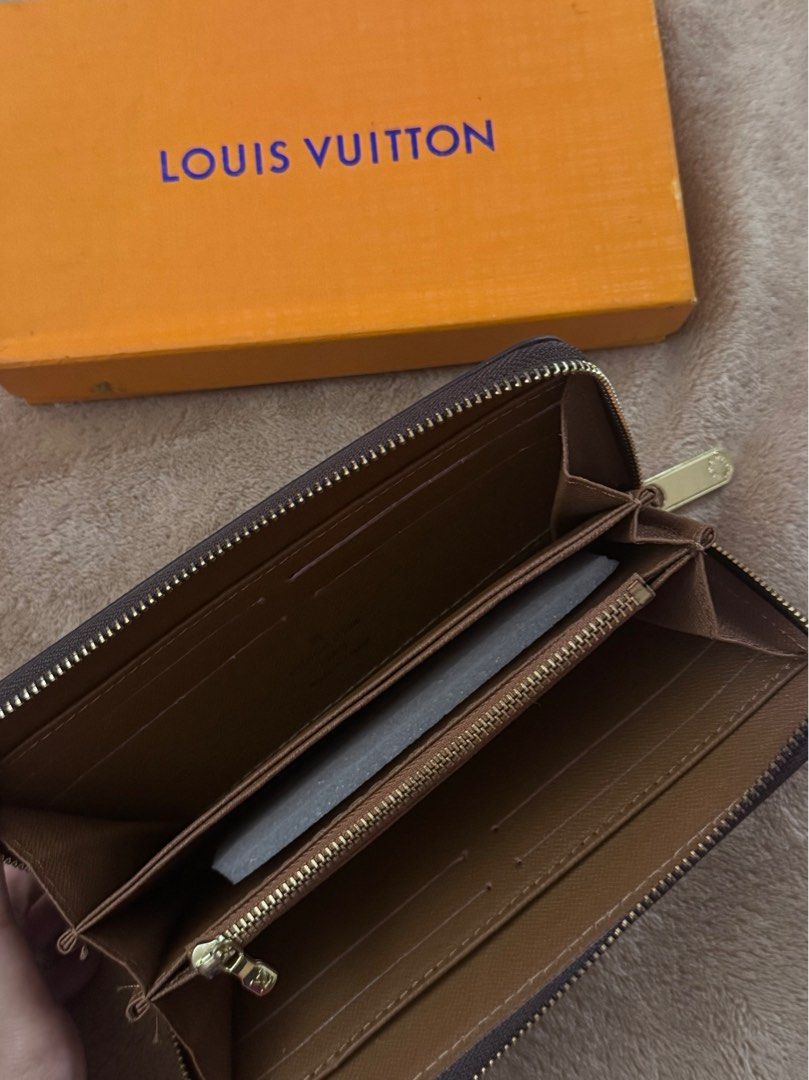 Louis vuitton LV long wallet (Category: Wallets & Card holders) located in Binan City. Submitted by mscocobutter (Listing ID 1389862051, Image 2). Description: Louis vuitton long wallet 📌not og 📌with box 📌rfs: declutterring .
