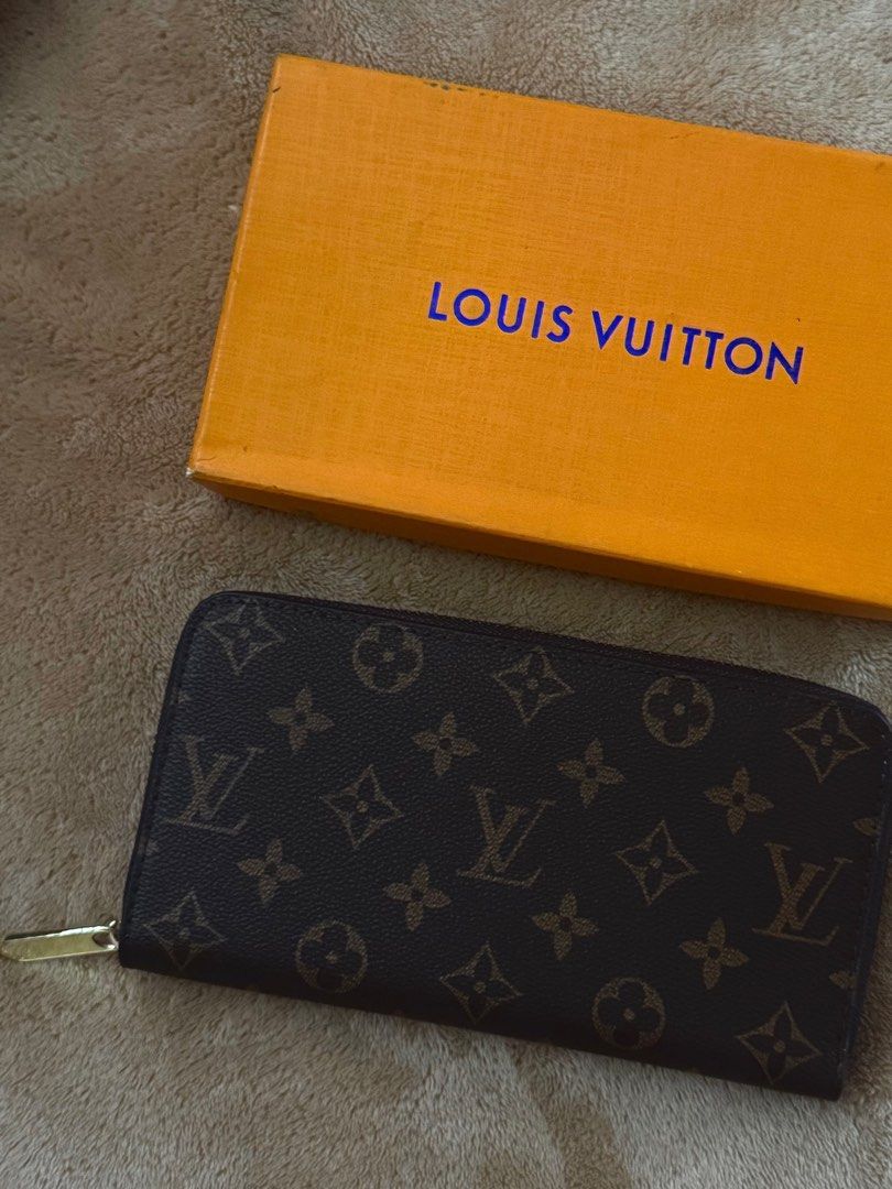 Louis vuitton LV long wallet (Category: Wallets & Card holders) located in Binan City. Submitted by mscocobutter (Listing ID 1389862051, Image 3). Description: Louis vuitton long wallet 📌not og 📌with box 📌rfs: declutterring .