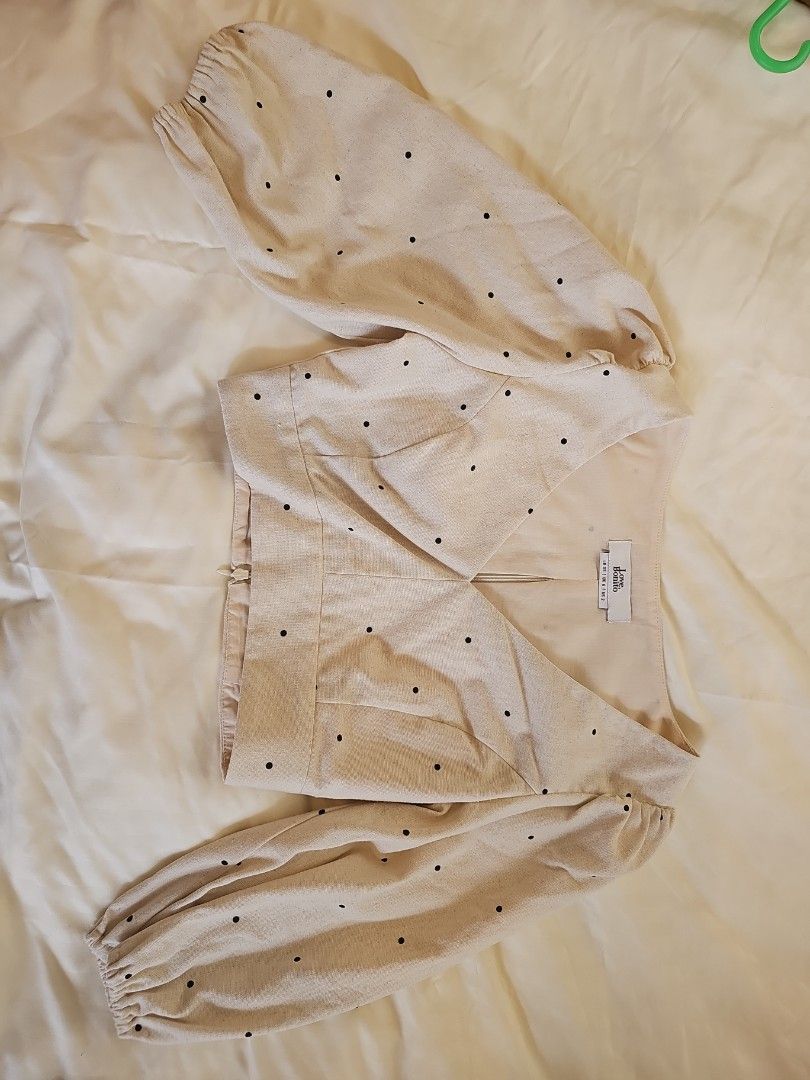 Love Bonito Linen Polka Dot Set (Category: Sets or Coordinates) located in Amadeo. Submitted by _cgbb (Listing ID 1311992627, Image 3). Description: Love Bonito Polka Dot Matching Set XS-S Frames Brand New without Tags Bought in Singapore last 2023 for php4,500.
