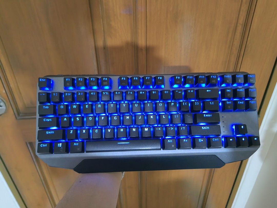 Machenike K7 Mechanical Keyboard - Blue Switches (Category: Computer Keyboard) located in Pasig City. Submitted by jmv_03 (Listing ID 1390014358, Image 1). Description: - Bought for Php 2k+ - Blue switches with ice blue backlight - Includes original box and cable - Used for a few months, mainly for school work - RFS: Decluttering; doesn't like blue switches 📍Location: Ortigas 💳 MOP: Maya, GCash, BPI 🚚 MOD: Lalamove or JRS.