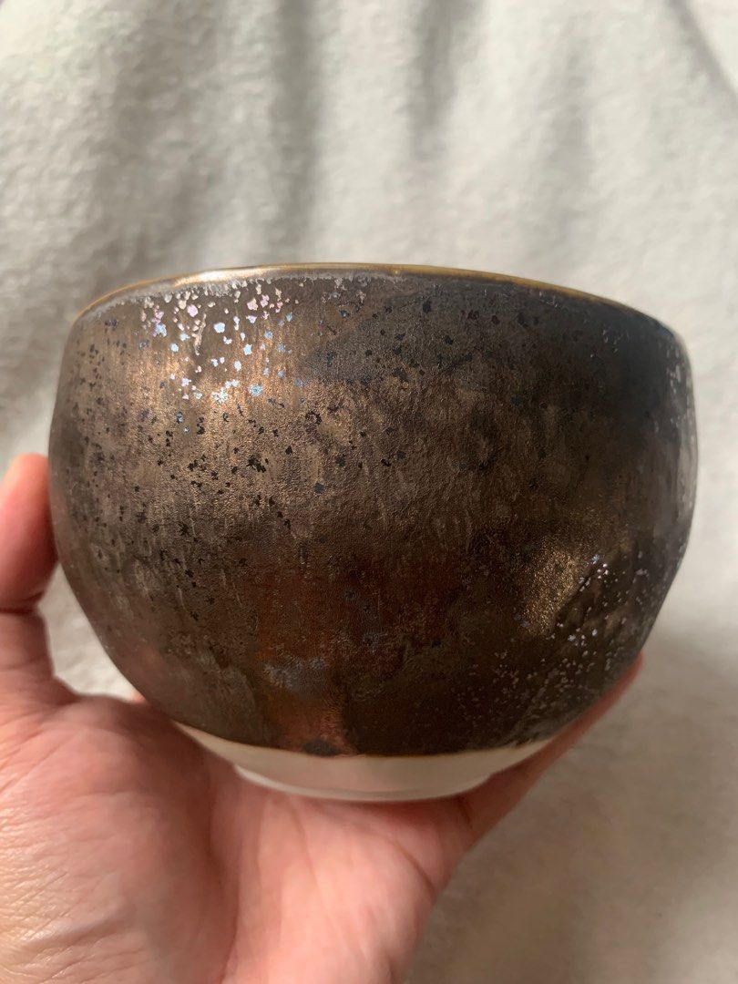 Matcha Bowl Chawan Bronze Shimmery Glazed (Category: Coffee & Tea Tableware) located in Manila. Submitted by gabagoolz (Listing ID 1389895361, Image 2). Description: Super pretty in person! When the light catches the bowl it shimmers because of its glittery glazing. Thick and heavy. Standard size of a matcha bowl. Perfect for usucha.