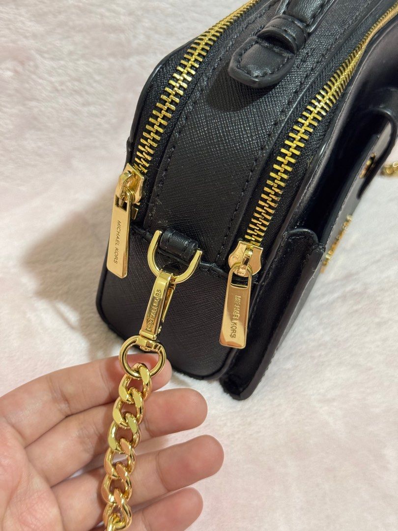 Michael Kors Medium Double Zip Phone Crossbody (Black) (Category: Cross-body Bags) located in Cabuyao City. Submitted by 4llie (Listing ID 1389943635, Image 3). Description: Michael Kors Medium Double Zip Phone Crossbody (Black) No flaws/issues MOP: GCash MOD: J&T or Lalamove.