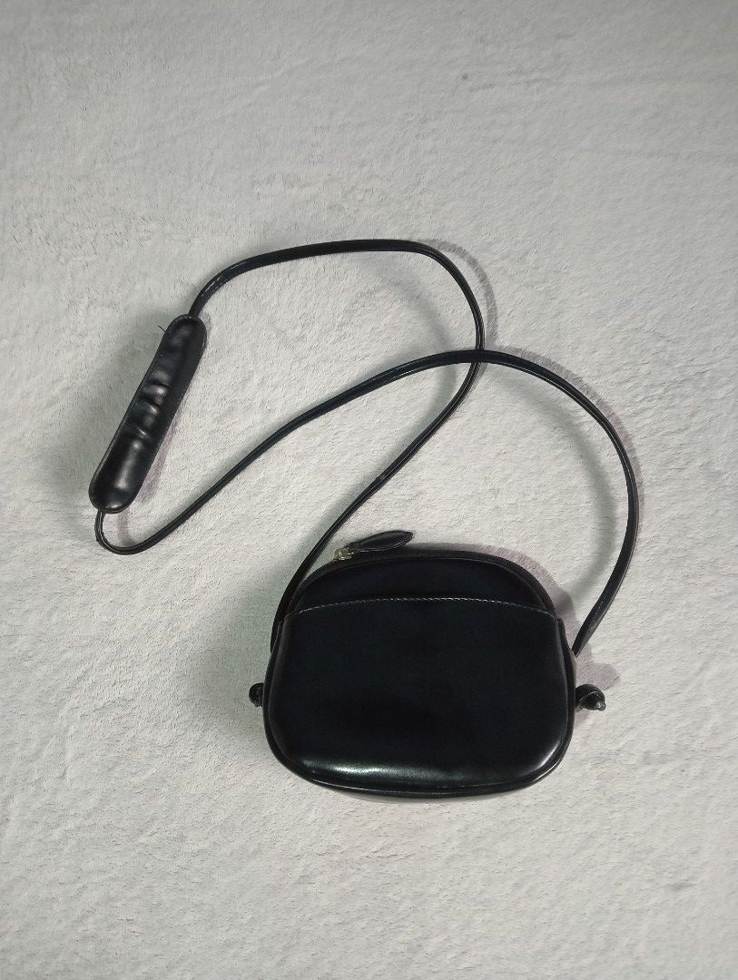 Black mini sling bag (Category: Shoulder Bags) located in Marilao. Submitted by keyset (Listing ID 1346389267, Image 2). Description: • Bag dimensions: 6in x 7.25in x 2.4in • Strap length: 19.5in Flaws: • Chipping leather on hidden part of strap (see pic) *Clothes are only used for styling ☞ MOP: Gcash, Maya, Maribank, Unionbank ☞ MOD: Lalamove, J&T ☞ Buyer shoulders shipping fee 📍 Marilao, Bulacan 🚫 No Sh0pee checkout.