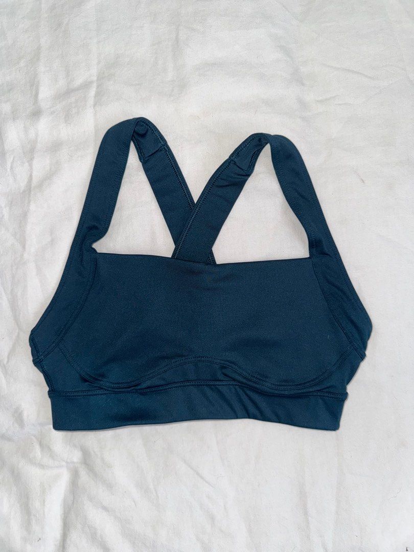 Old Navy Sports Bra (Category: Activewear) located in Manila. Submitted by kobe110321 (Listing ID 1389893228, Image 1). Description: rfs: declutter .