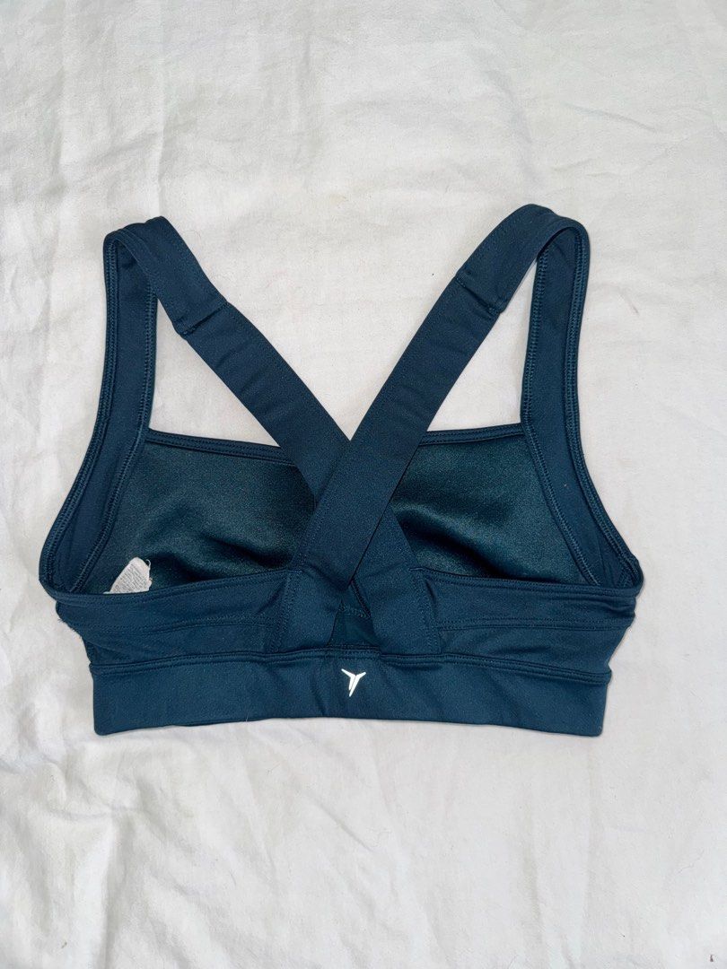 Old Navy Sports Bra (Category: Activewear) located in Manila. Submitted by kobe110321 (Listing ID 1389893228, Image 2). Description: rfs: declutter .