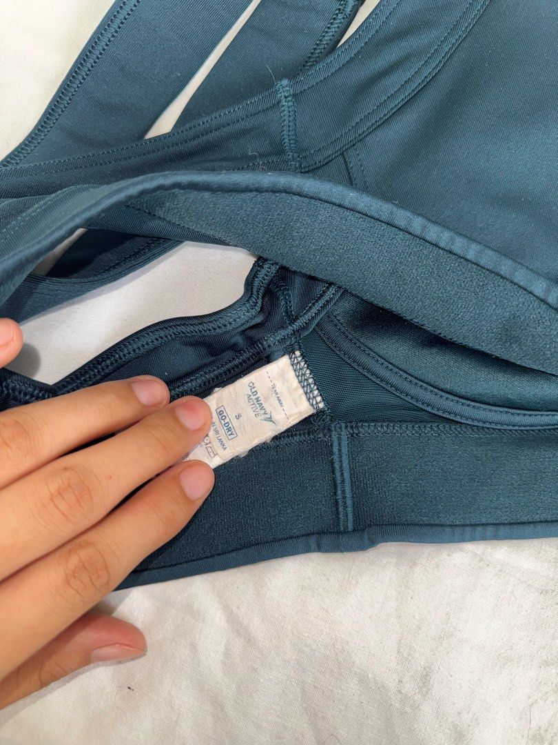 Old Navy Sports Bra (Category: Activewear) located in Manila. Submitted by kobe110321 (Listing ID 1389893228, Image 3). Description: rfs: declutter .