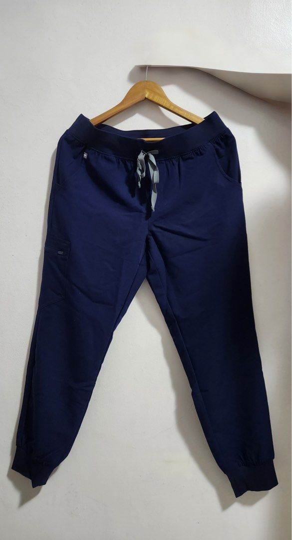 Original FIGS scrubsuit set (Category: Sets or Coordinates) located in Cebu City. Submitted by heir_i (Listing ID 1389958508, Image 2). Description: Original FIGS scrubsuit for women from U.S condition: Brandnew size: Fits small-medium size available colors: Navy Blue, Maroon, Green, Black.