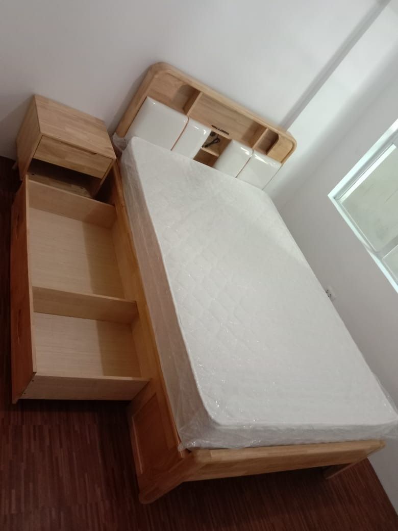 Pocket Spring Mattress (Category: Bed Frames & Mattresses) located in Manila. Submitted by kaden_chicvista (Listing ID 1389884077, Image 3). Description: Our mattress is directly from our factory abroad, it is made in pocket spring and natural latex foam with a memory foam topper, high quality but in a low price. Orthocare (good for the back) , non-disturbance mattress Sizes: single size double size queen size king size.