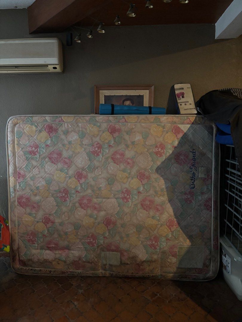 QUEEN BED (Category: Bed Frames & Mattresses) located in Las Pinas. Submitted by jynnette (Listing ID 1389881169, Image 2). Description: Queen Bed Needs cleaning.