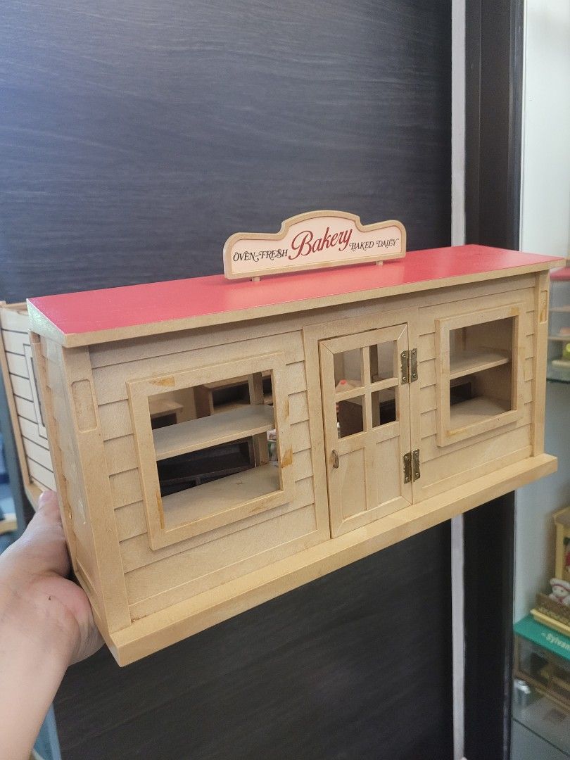 RARE Sylvanian Bakery (Category: Kids Toys) located in Antipolo. Submitted by dlolin (Listing ID 1389864656, Image 2). Description: AS IS Incomplete.