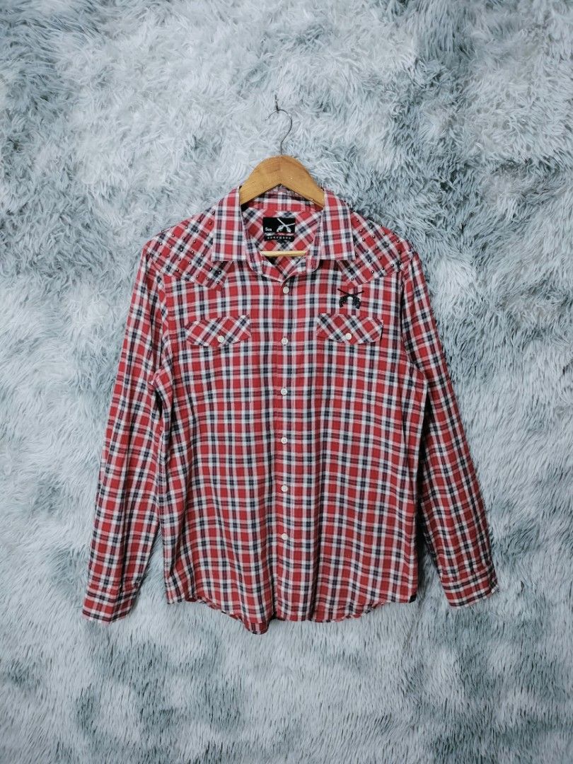 Roar & guns logo checkered long sleeved (Category: Luxury Apparel) located in Rosales. Submitted by simplebyx.ph (Listing ID 1389986644, Image 2). Description: Roar & guns logo checkered long sleeved __________________ Size: medium to semi large Width: 20.5 Length: 28.5 Shoulder: 17.5 Sleeve: 25 (Measured by inches) Issue: (Colors may vary due to lighting) 9/10 | Condition Hand wash & Clean☑ Price: 1250 "See all Slides n Check the Beautiful Piece