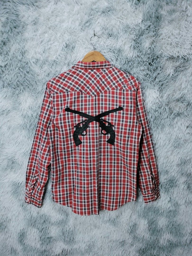 Roar & guns logo checkered long sleeved (Category: Luxury Apparel) located in Rosales. Submitted by simplebyx.ph (Listing ID 1389986644, Image 1). Description: Roar & guns logo checkered long sleeved __________________ Size: medium to semi large Width: 20.5 Length: 28.5 Shoulder: 17.5 Sleeve: 25 (Measured by inches) Issue: (Colors may vary due to lighting) 9/10 | Condition Hand wash & Clean☑ Price: 1250 "See all Slides n Check the Beautiful Piece