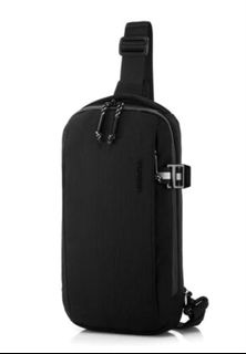 (Category: ) located in . Submitted by myresalewardrobe (Listing ID 1389888899, Image 1). Description: .