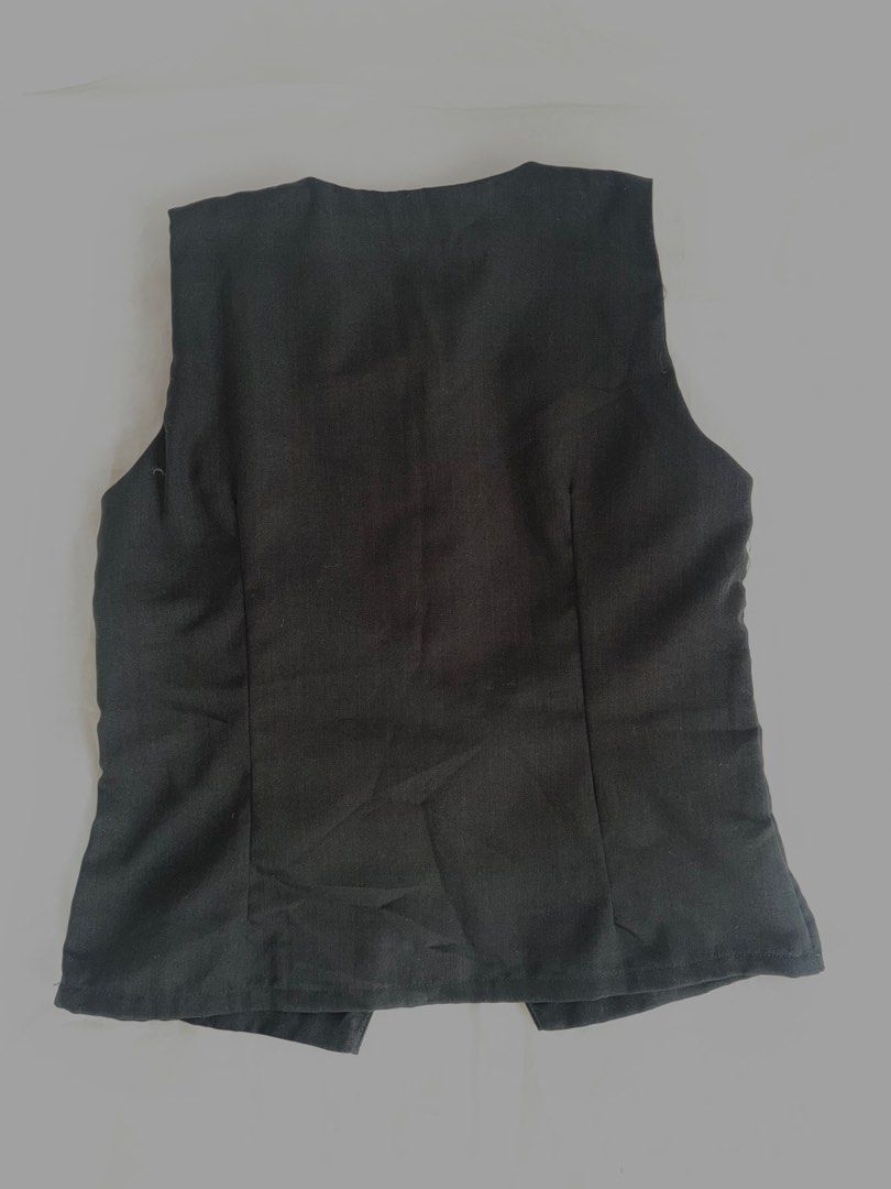 Sleeveless Cardigan Vest (Category: Sleeveless) located in Manila. Submitted by kobe110321 (Listing ID 1389892596, Image 2). Description: rfs: declutter .