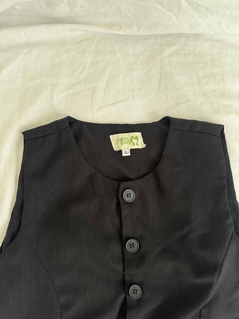 Sleeveless Cardigan Vest (Category: Sleeveless) located in Manila. Submitted by kobe110321 (Listing ID 1389892596, Image 3). Description: rfs: declutter .
